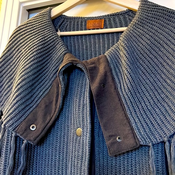 Boutique sweater with fringe, love ❤️ it but it’s too big for me! - Picture 5 of 8